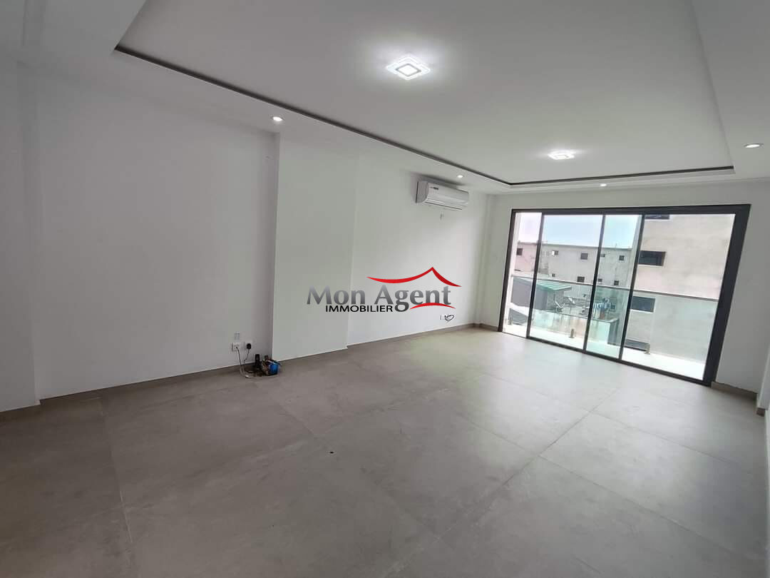 Appartement  de 3 Pièces  Riviera 4, Proche de Jacques Prévert, Abidjan, Côte d'Ivoire